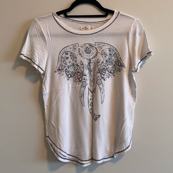Hollister Short Sleeve Tee with Tribal Elephant Size XS - Picture 1 of 2